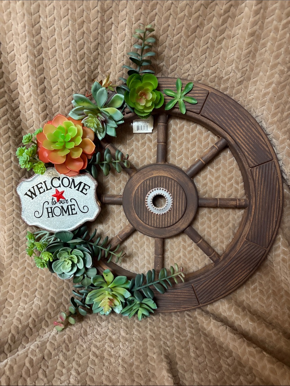 Wagon wheel wall decoration